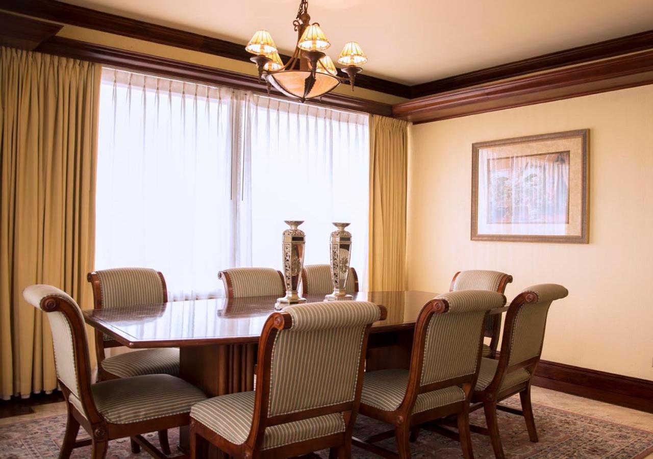 Wyndham San Jose Herradura Extérieur photo A dining room
