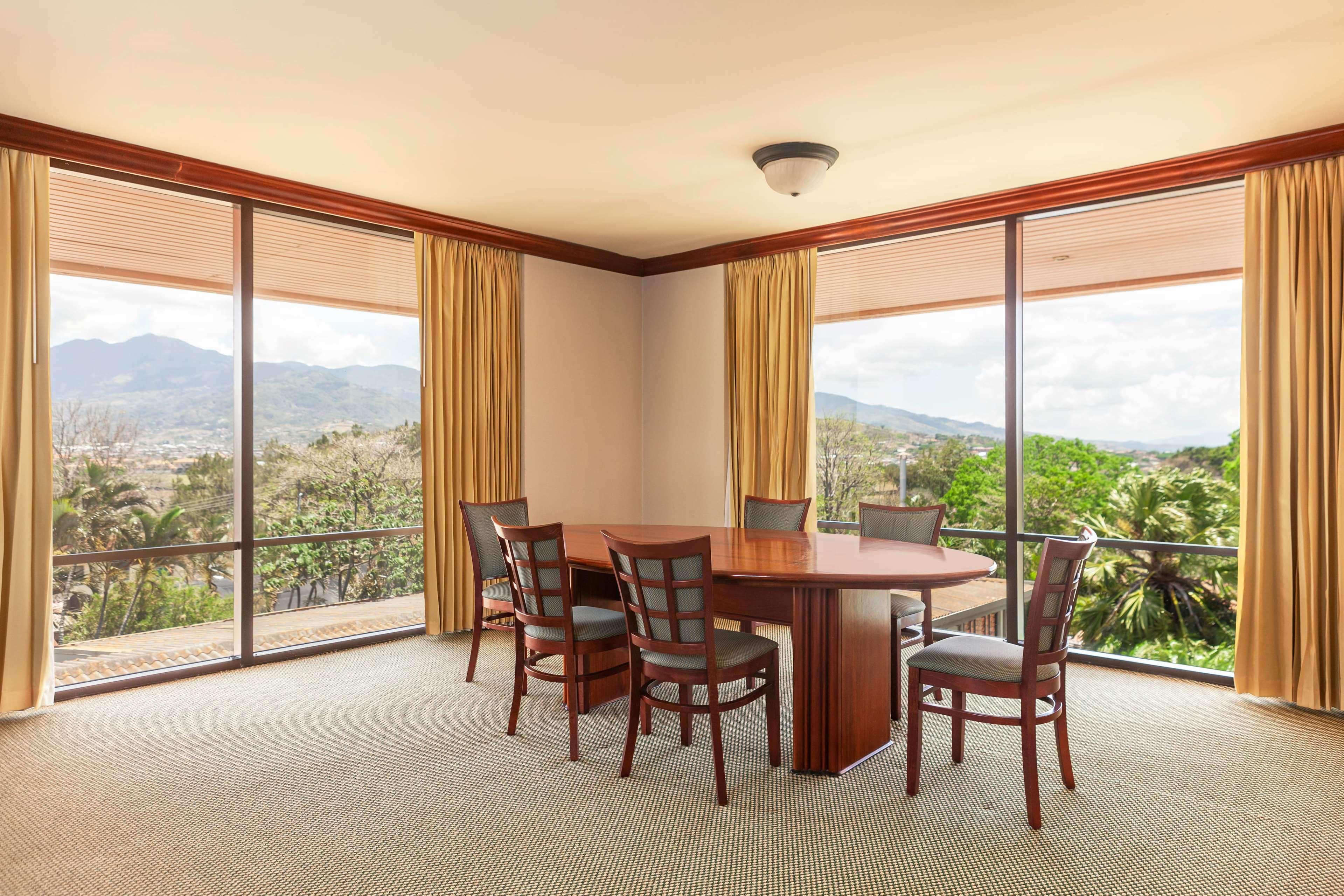Wyndham San Jose Herradura Extérieur photo A typical suite at the hotel