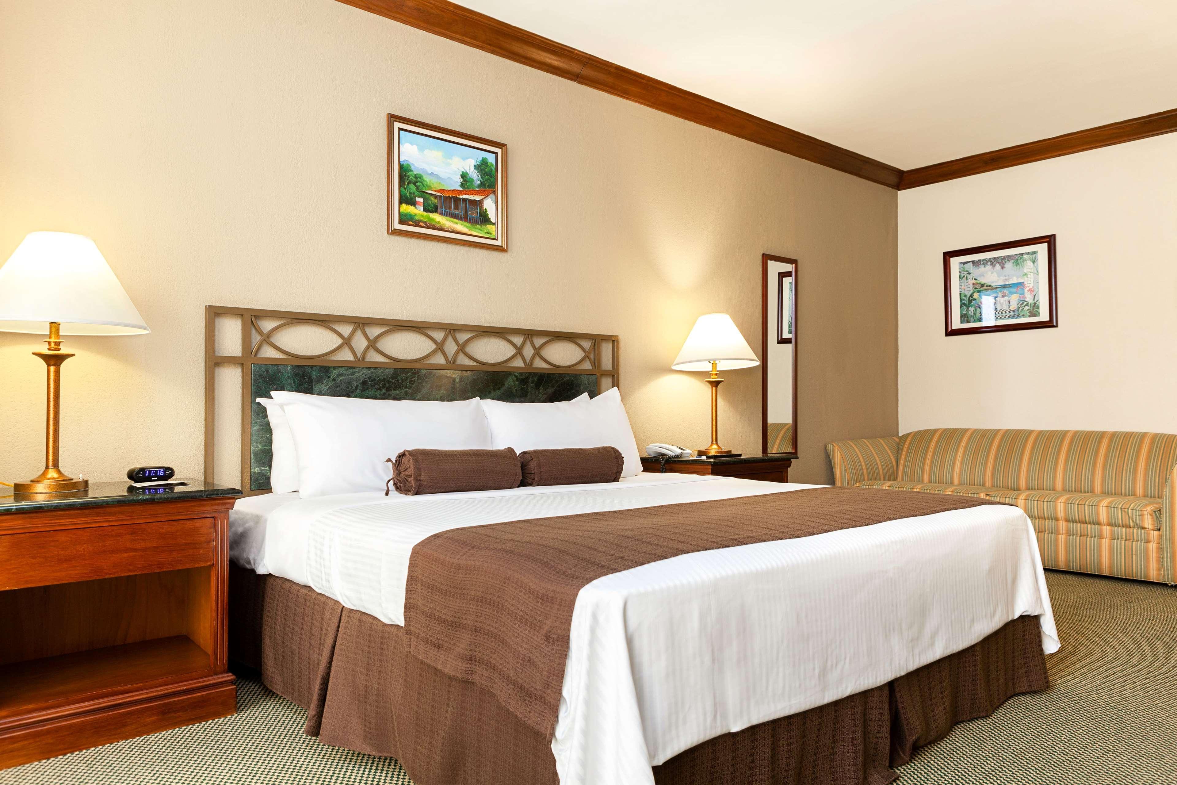 Wyndham San Jose Herradura Extérieur photo A typical Best Western room