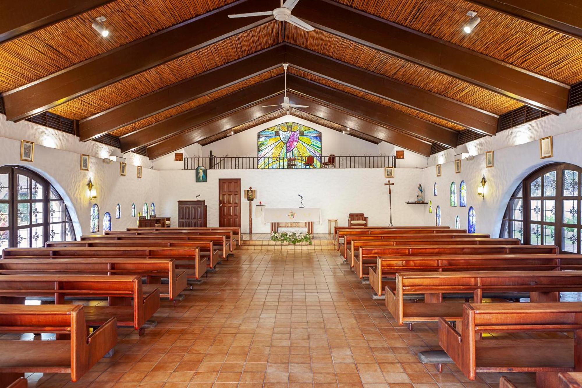 Wyndham San Jose Herradura Extérieur photo Interior of the church