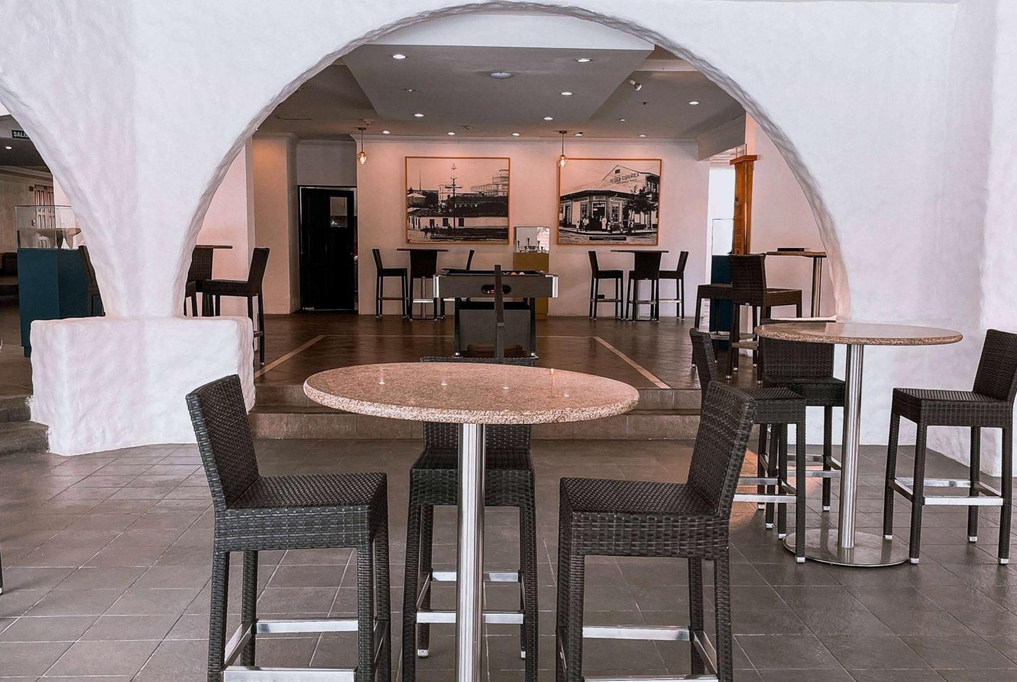 Wyndham San Jose Herradura Extérieur photo The lounge at the airport