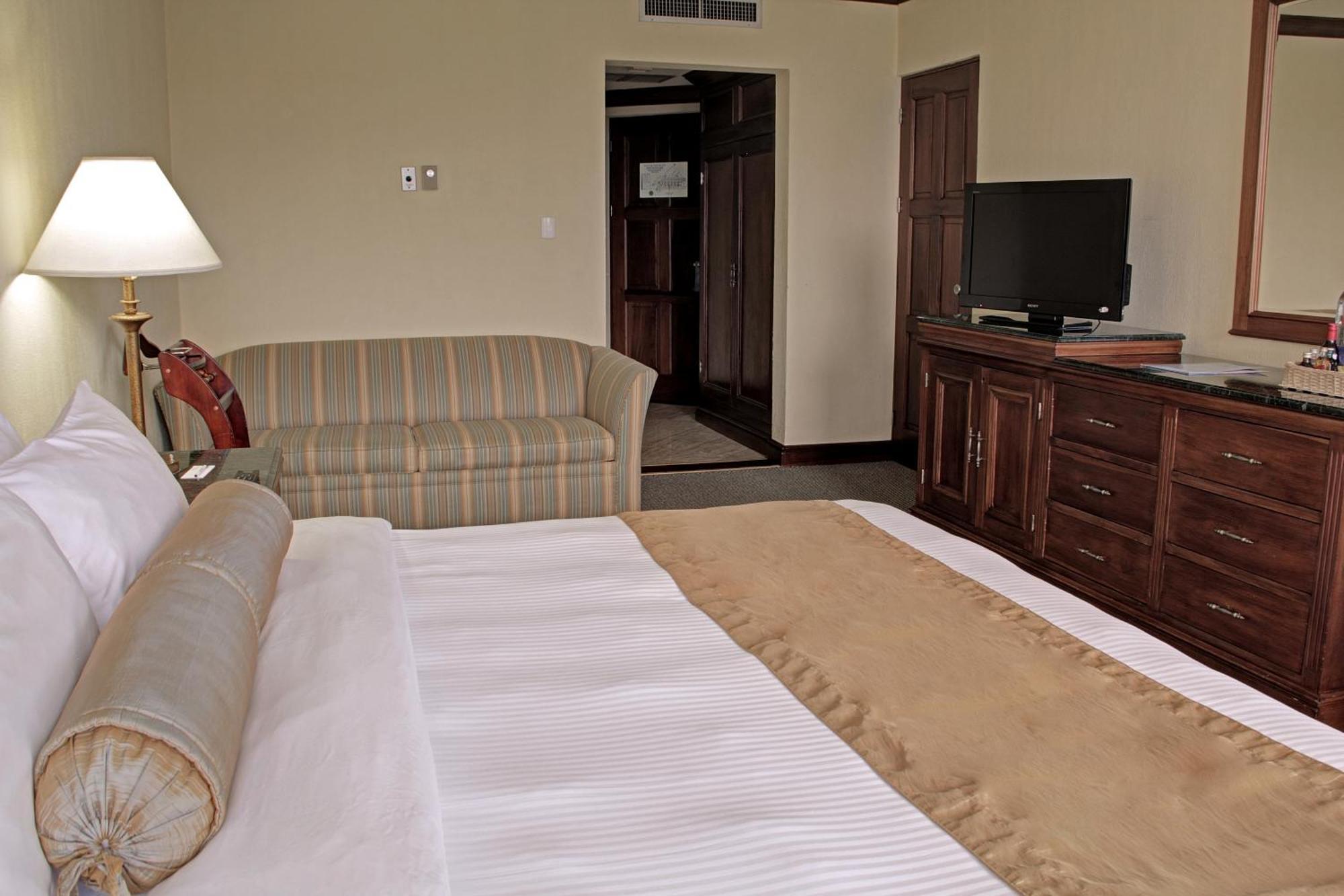 Wyndham San Jose Herradura Extérieur photo A room at the hotel