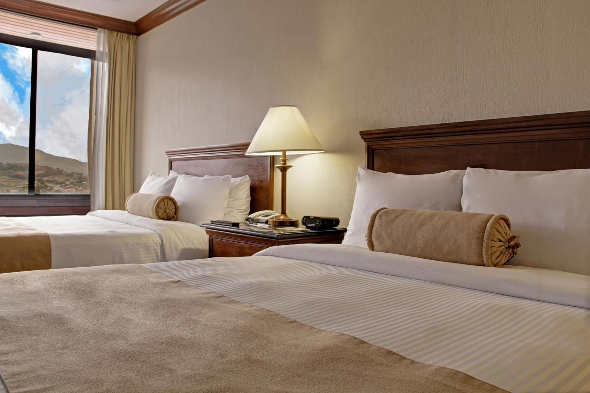 Wyndham San Jose Herradura Extérieur photo A typical guest room at the Best Western Premier Collection