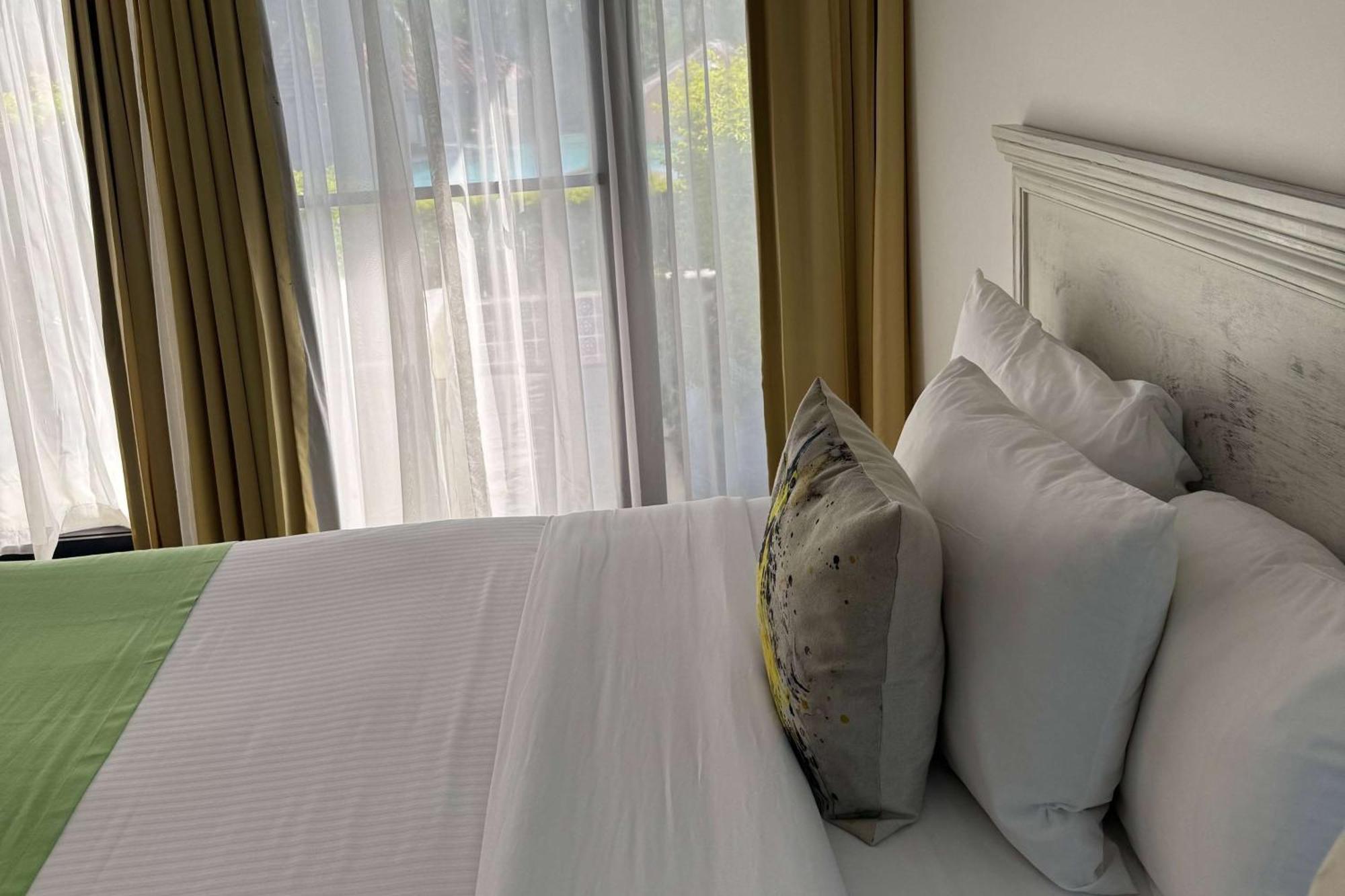 Wyndham San Jose Herradura Extérieur photo A bed with pillows